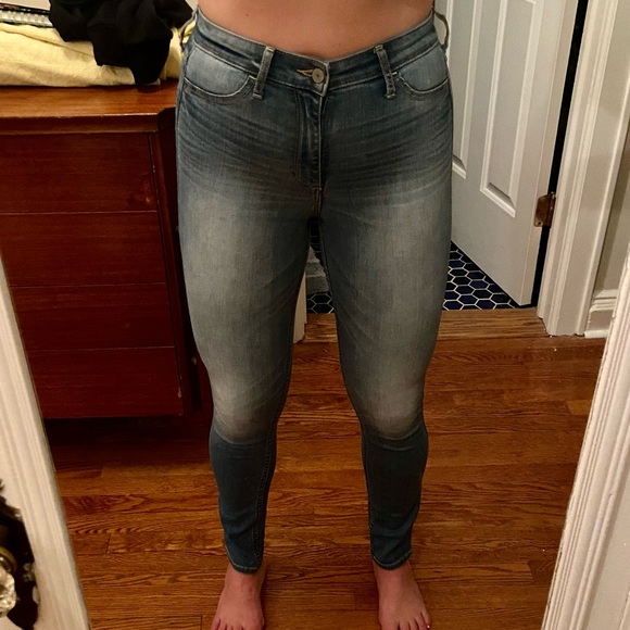 Abercrombie & Fitch Light Wash Skinny Jeans 4 - Picture 4 of 8